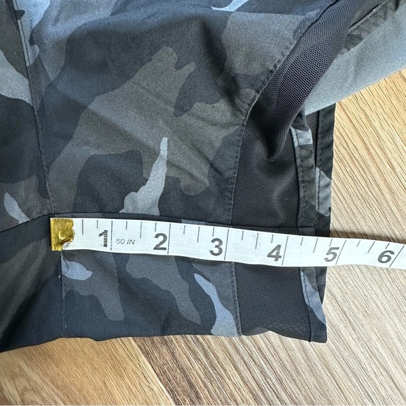 Athleta Womens Printed Mesh Racer Run Short 4" Camo 3XL Running Gym Workout - Picture 11 of 11